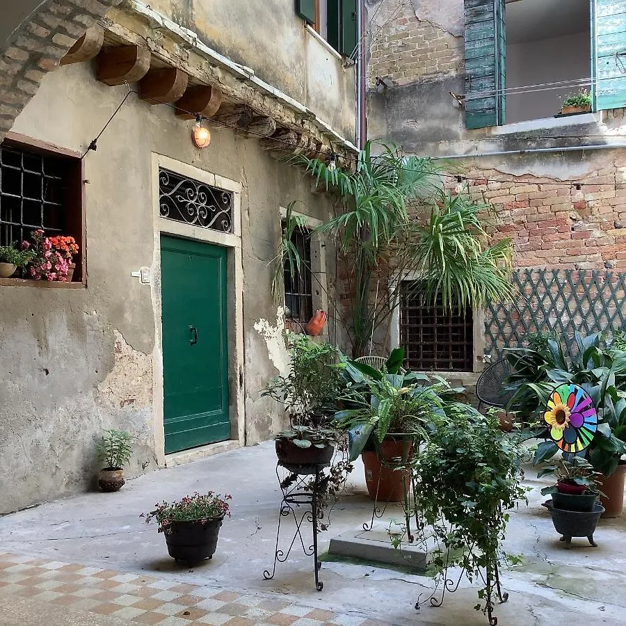 The Real Venetian Home 0*, Benátky